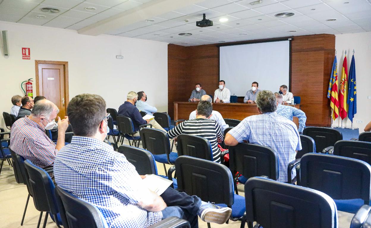 Reunión mantenida en Carlet por los dirigentes del PP. 