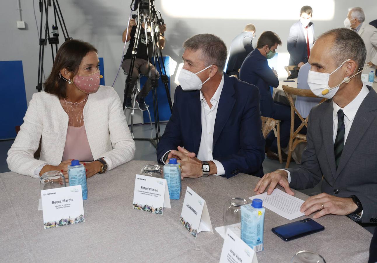 Fotos: La participación de Reyes Maroto en el Foro ECOMOV, en imágenes