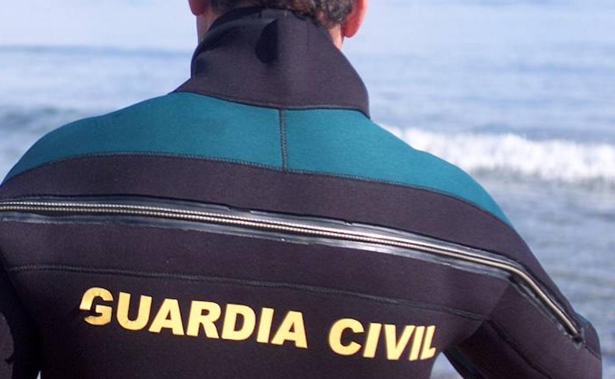 Aparece el cuerpo sin vida del joven que intento salvar a una amiga en una playa de Torrevieja