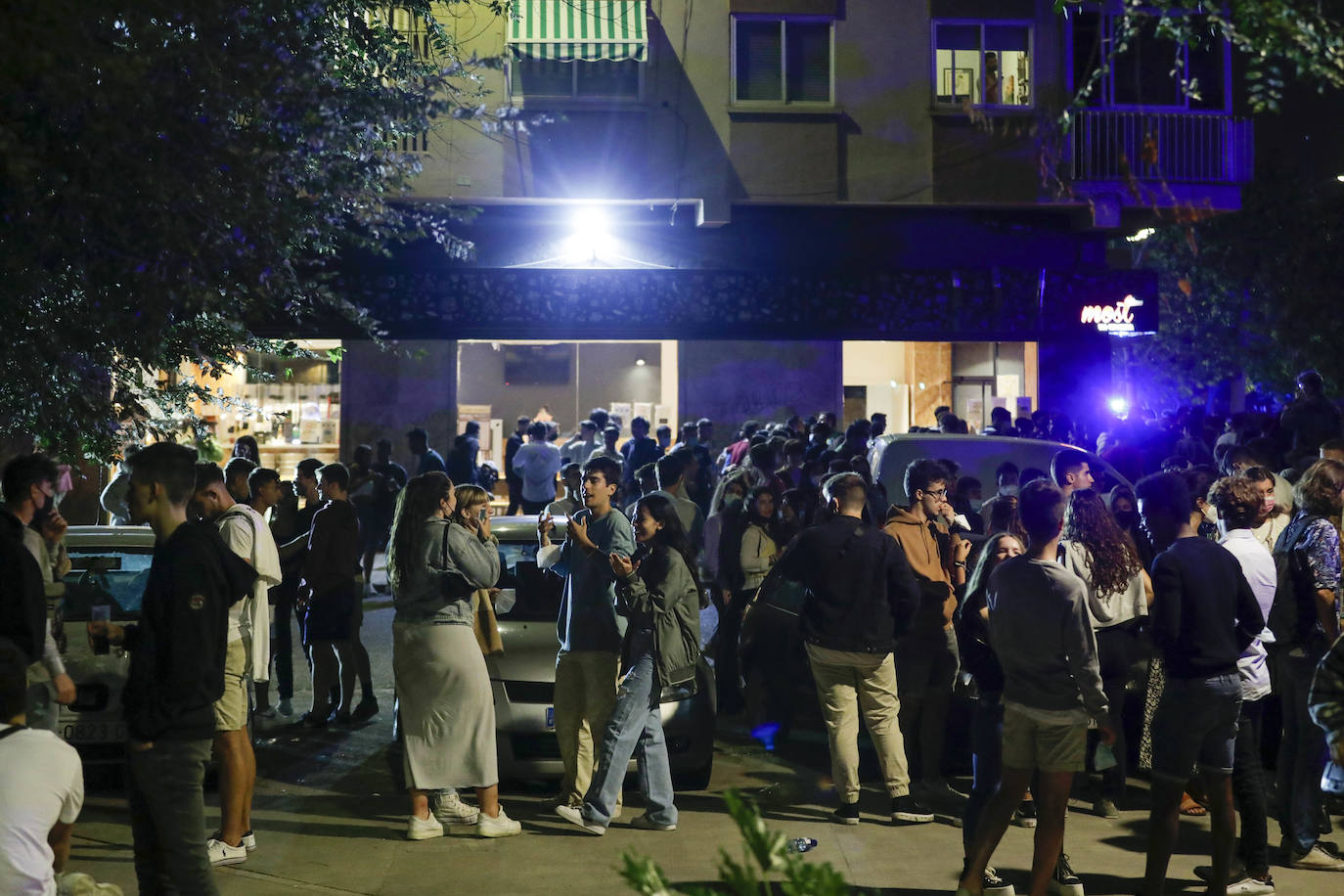 Botellón en Blasco Ibáñez y la Plaza de Honduras de Valencia. 