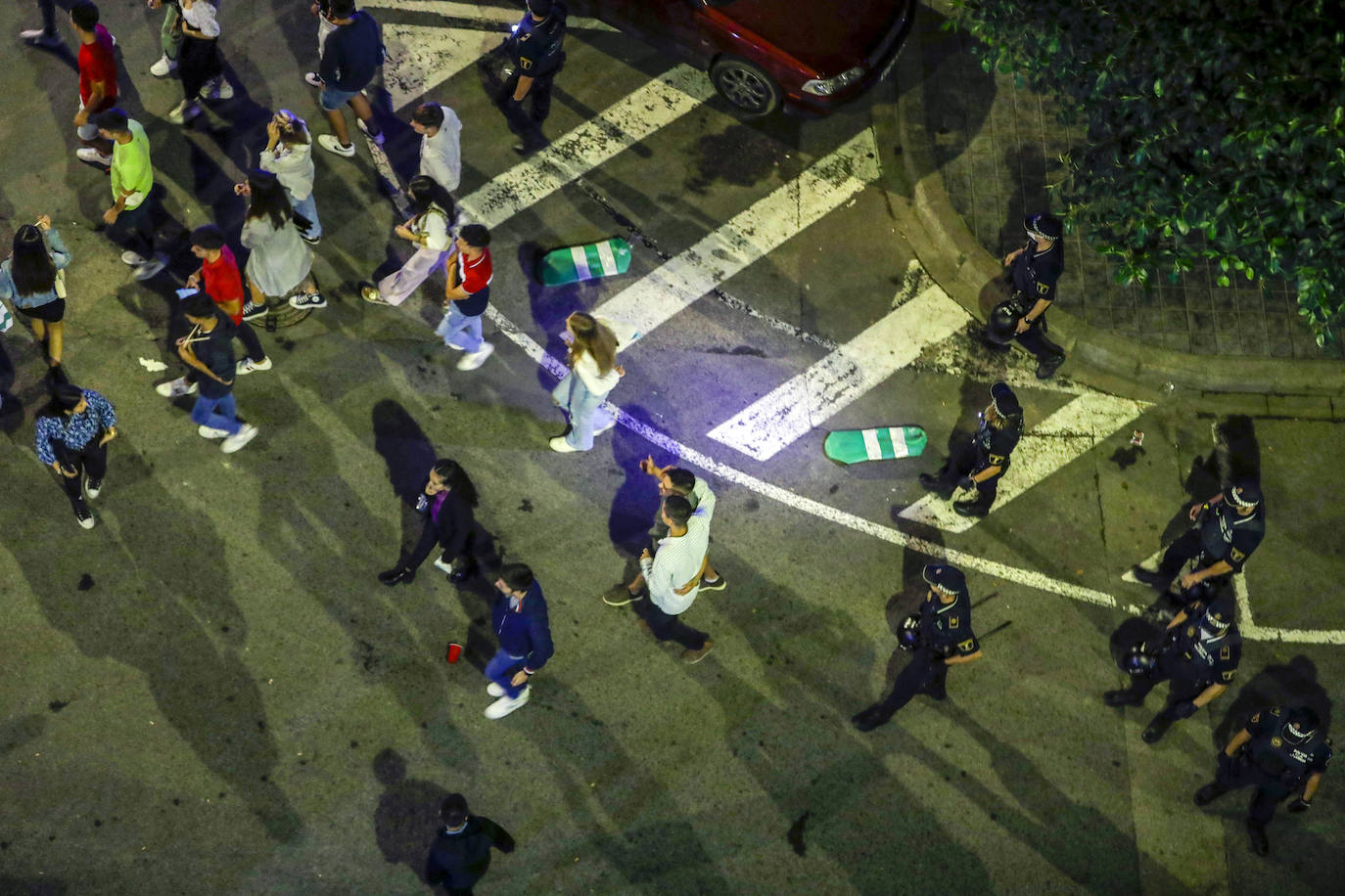 Botellón en Blasco Ibáñez y la Plaza de Honduras de Valencia. 