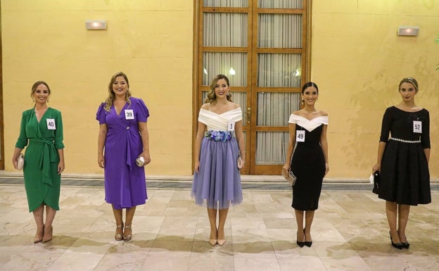 Imagen principal - Algunas de las candidatas a fallera mayor de Valencia de 2022, en el Palacio de la Exposición. 