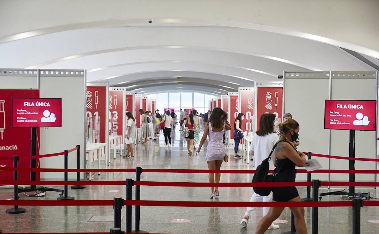 Vacunódromo de la Ciudad de las Artes y las Ciencias, a finales de julio. 