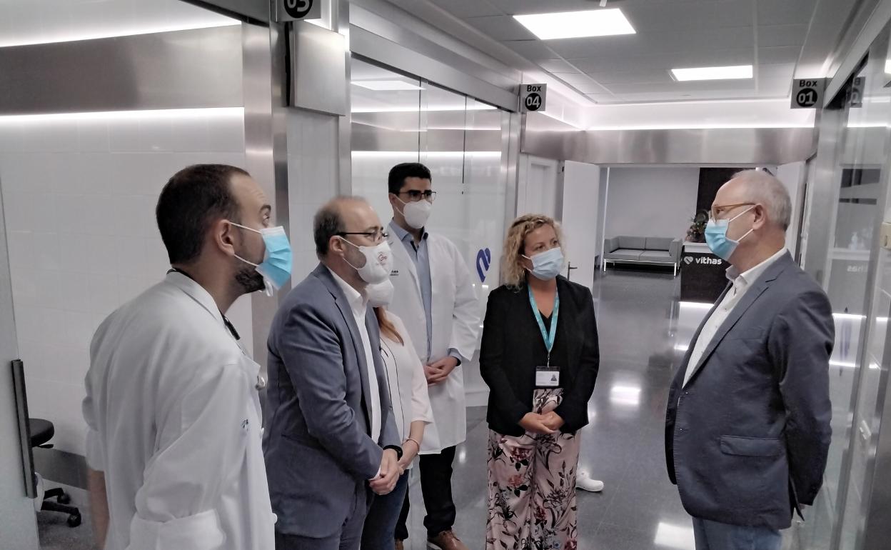 Visita de los alcaldes de Alzira y Carcaixent a las nuevas instalaciones. 