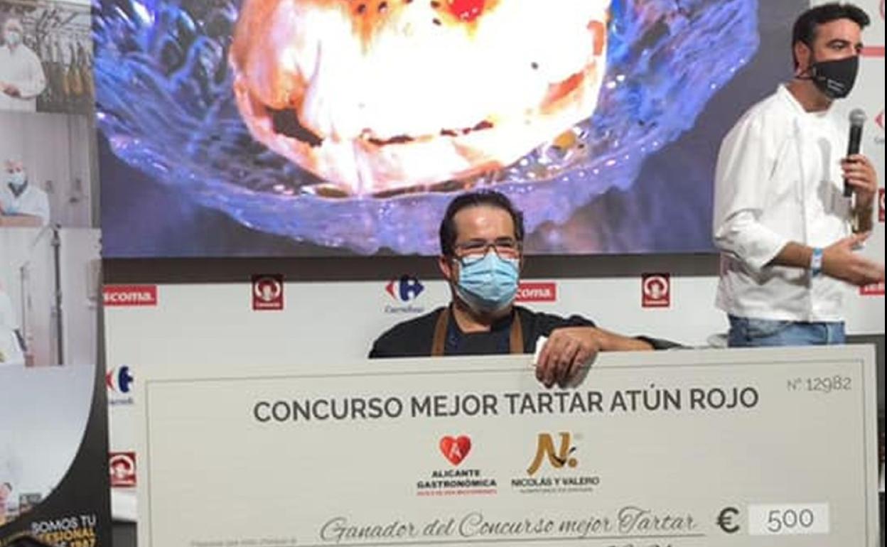 El ganador del concurso del mejor tartar de atún rojo. 