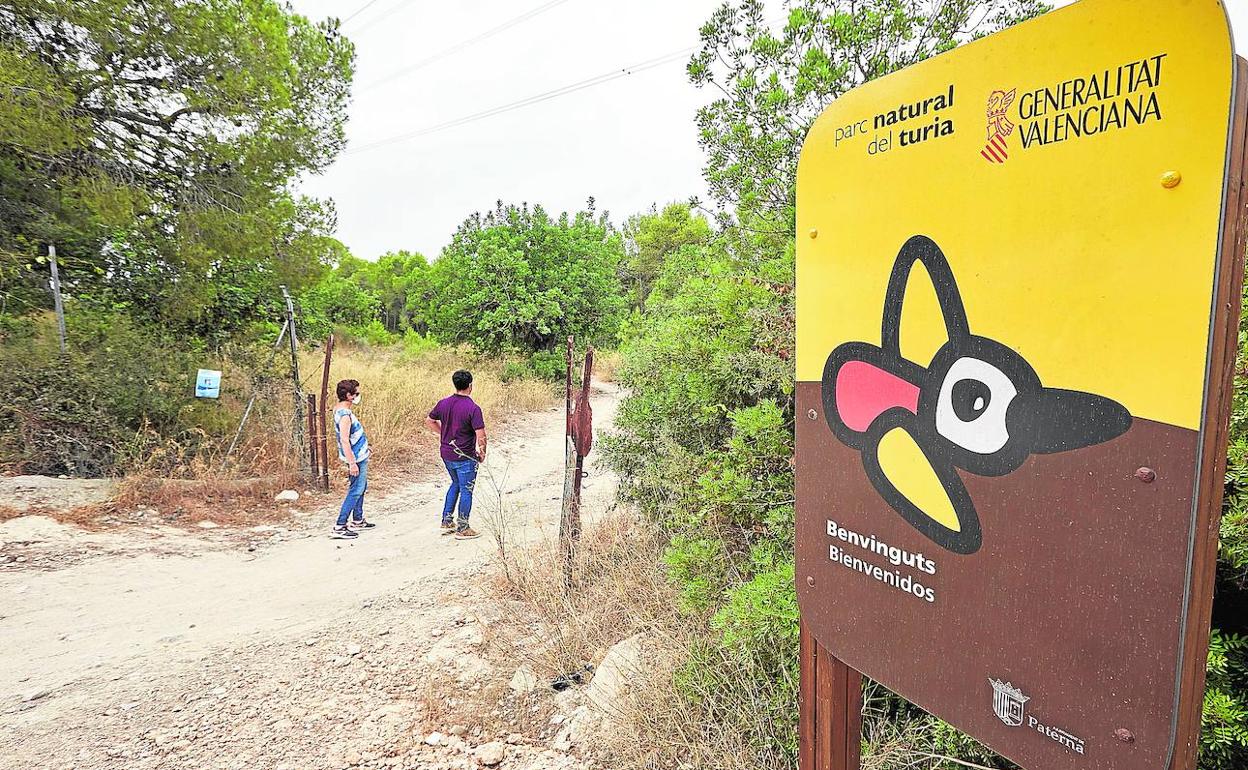 Un acceso al Parque Natural de Turia en Paterna. 