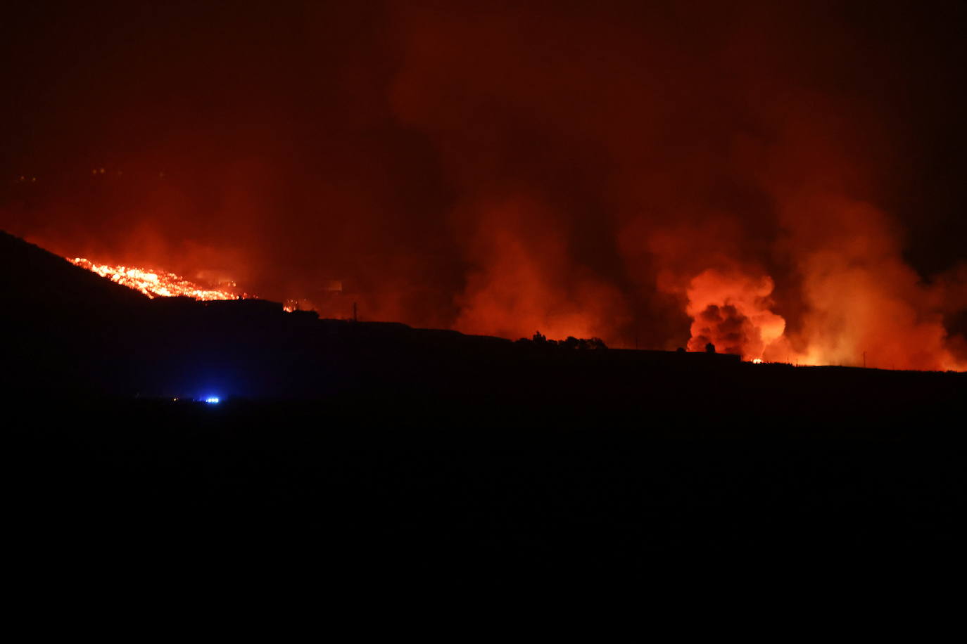 Tras 10 días de erupción el magma llega al océano Atlántico provocando una gran humareda.