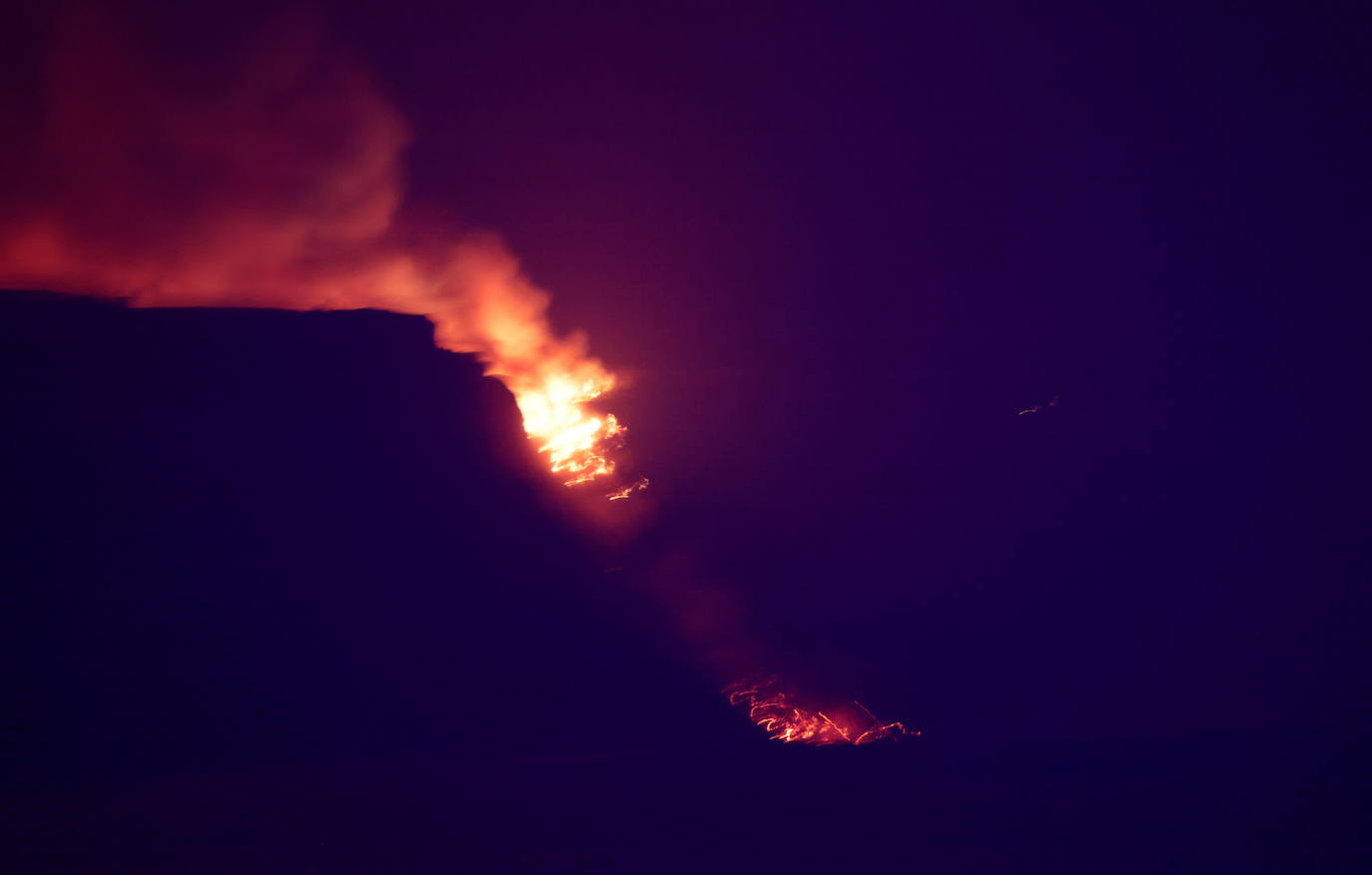 Tras 10 días de erupción el magma llega al océano Atlántico provocando una gran humareda.