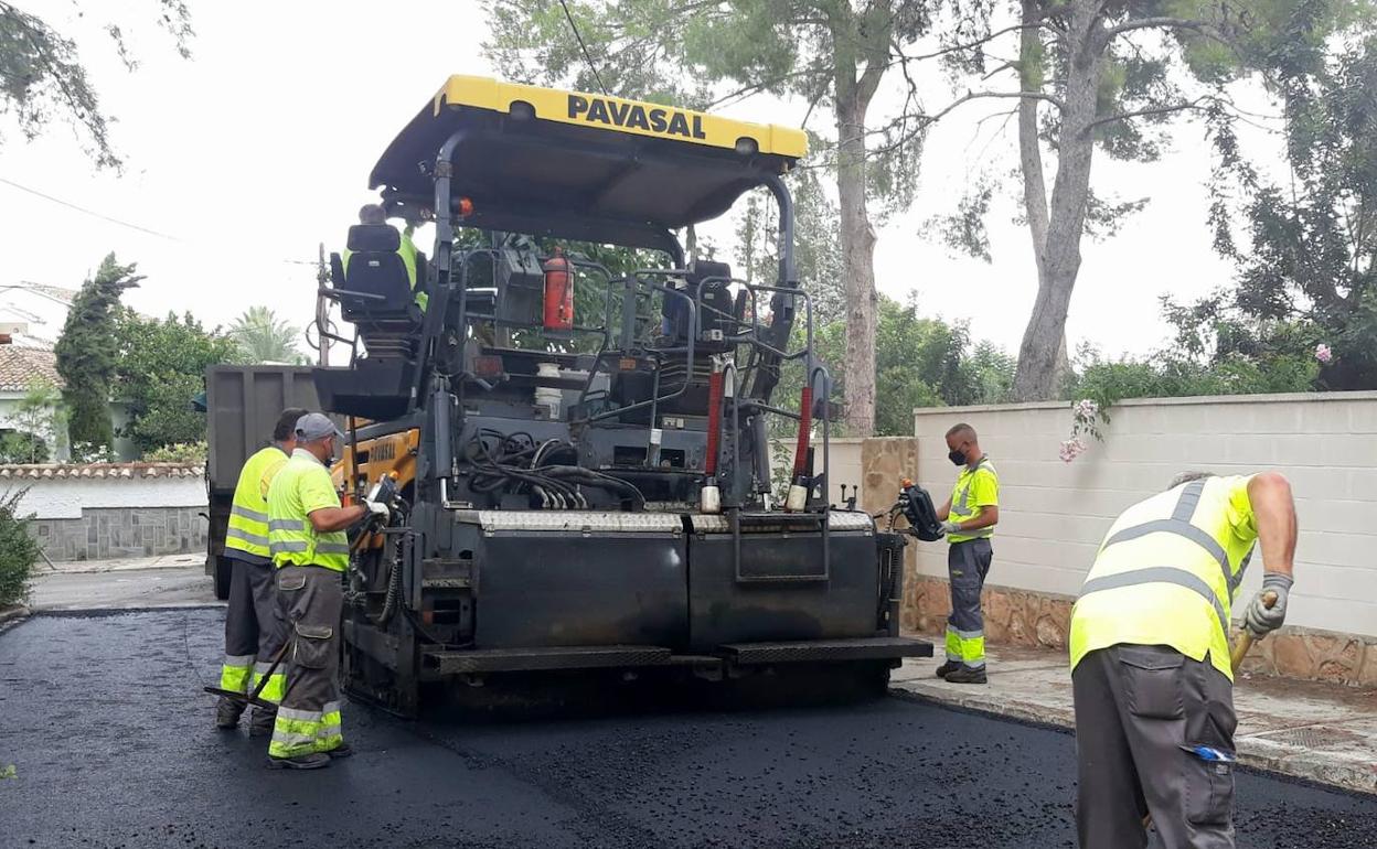 Asfaltado de una calle. 