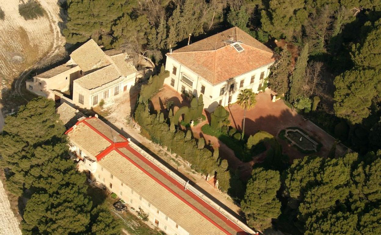 Imagen aérea de la casa señorial de la Finca El Poblet