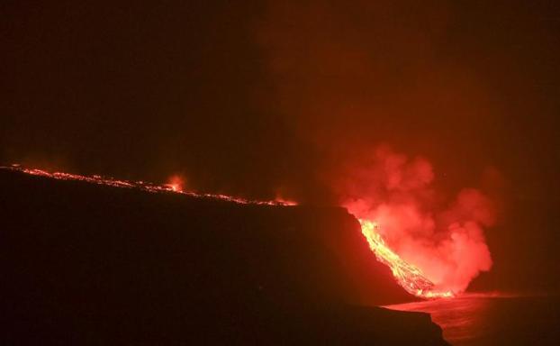  «Por ahora se comporta como el típico volcán canario»