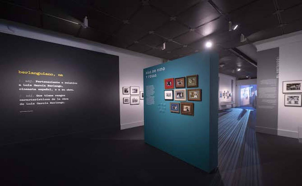 Interior de la exposición 'Berlanguiano' en la Academia de San Fernando de Madrid. 