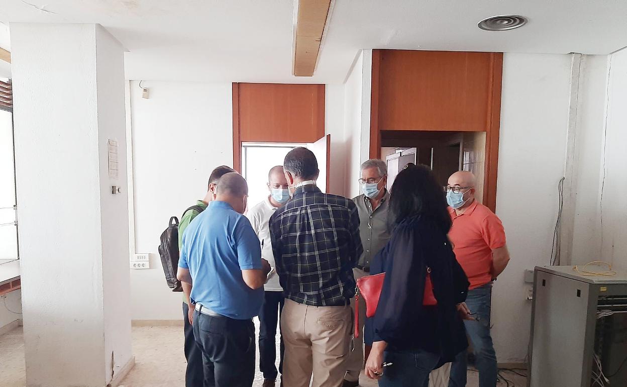 Visita al edificio donde se ubicará el centro de salud. 