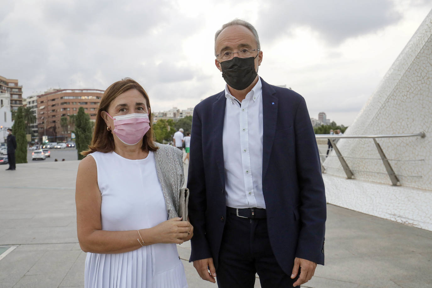 Este jueves 30 de septiembre Les Arts ha inaugurado su temporada. Lo ha hecho con el 'Réquiem', de Mozart, un título que se canceló el ejercicio anterior. Se suspendió por la dificultad de desarrollarlo con gran complejidad escénica en tiempos marcados por las distancias de seguridad. El 'Réquiem' afronta ahora una segunda oportunidad con una mayor relajación de las restricciones derivadas del Covid. Su representación sirve, de alguna forma, para celebrar la vuelta a la normalidad cultural, que la sociedad valenciana no se ha querido perder. 