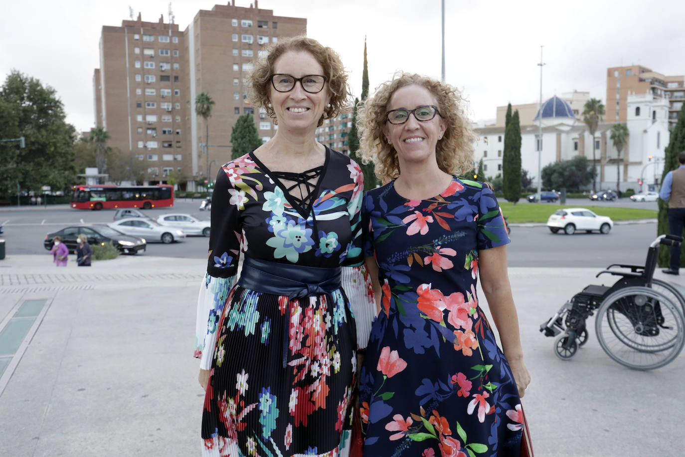 Este jueves 30 de septiembre Les Arts ha inaugurado su temporada. Lo ha hecho con el 'Réquiem', de Mozart, un título que se canceló el ejercicio anterior. Se suspendió por la dificultad de desarrollarlo con gran complejidad escénica en tiempos marcados por las distancias de seguridad. El 'Réquiem' afronta ahora una segunda oportunidad con una mayor relajación de las restricciones derivadas del Covid. Su representación sirve, de alguna forma, para celebrar la vuelta a la normalidad cultural, que la sociedad valenciana no se ha querido perder. 