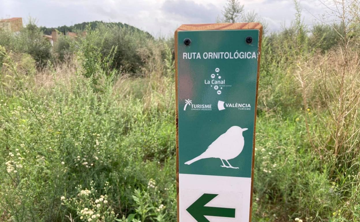 Señalización de la ruta en la Canal de Navarrés. 