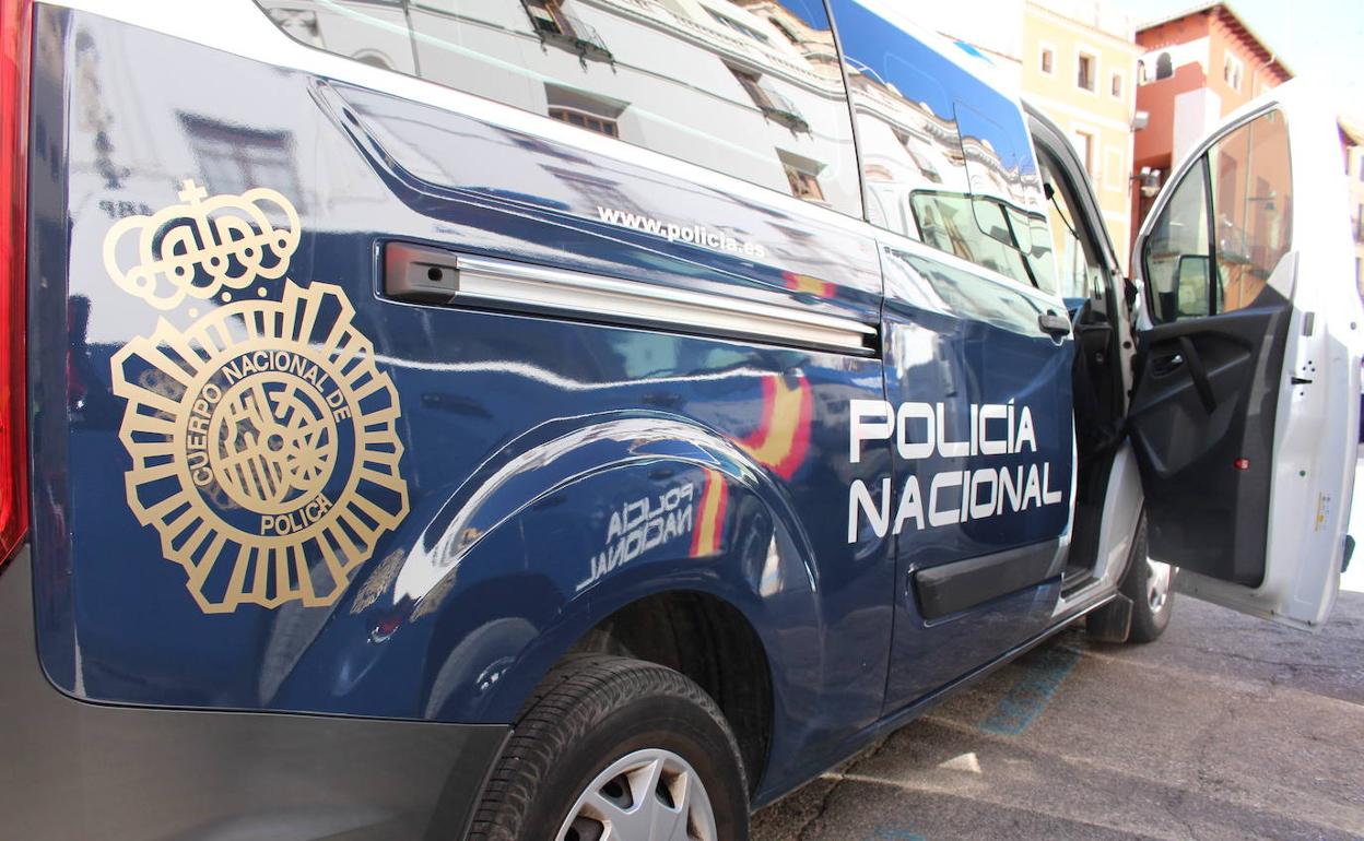 Foto de archivo de un furgón policial.