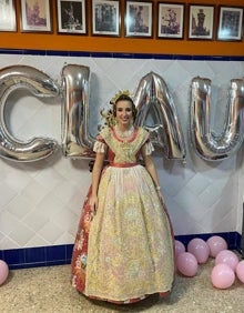 Imagen secundaria 2 - Celebración en los casales de Lucía Payá, Eva Alcahuz y Claudia Mas. 