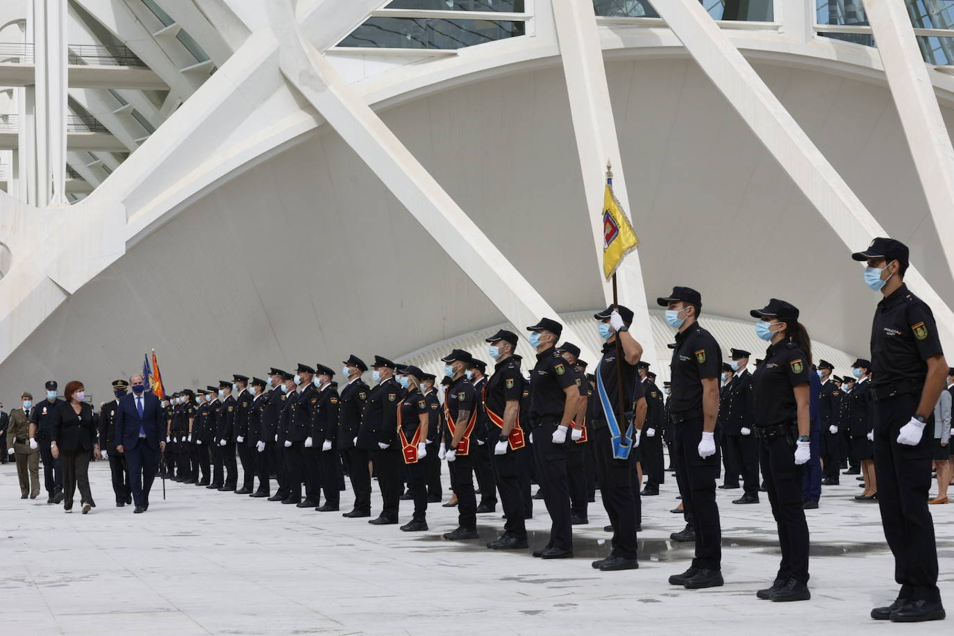 La Ciudad de las Artes de Valencia ha acogido este lunes la celebración del Día de la Policía Nacional. En el acto, que ha tenido lugar durante la mañana, han participado el director general de la Policía, Francisco Pardo, y varios agentes en representación del cuerpo policial. 