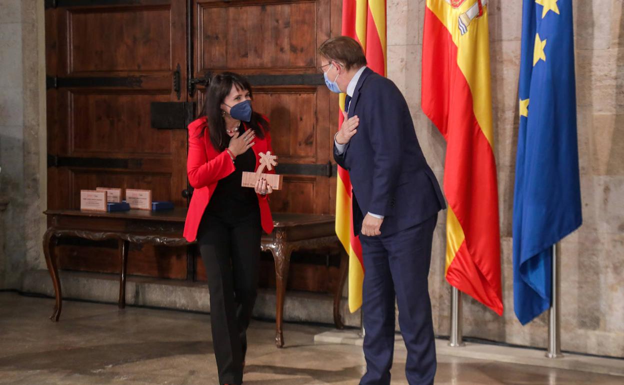 La diputada provincial de Cultura, Julia Parra, y el presidente de la Generalitat, Ximo Puig. 