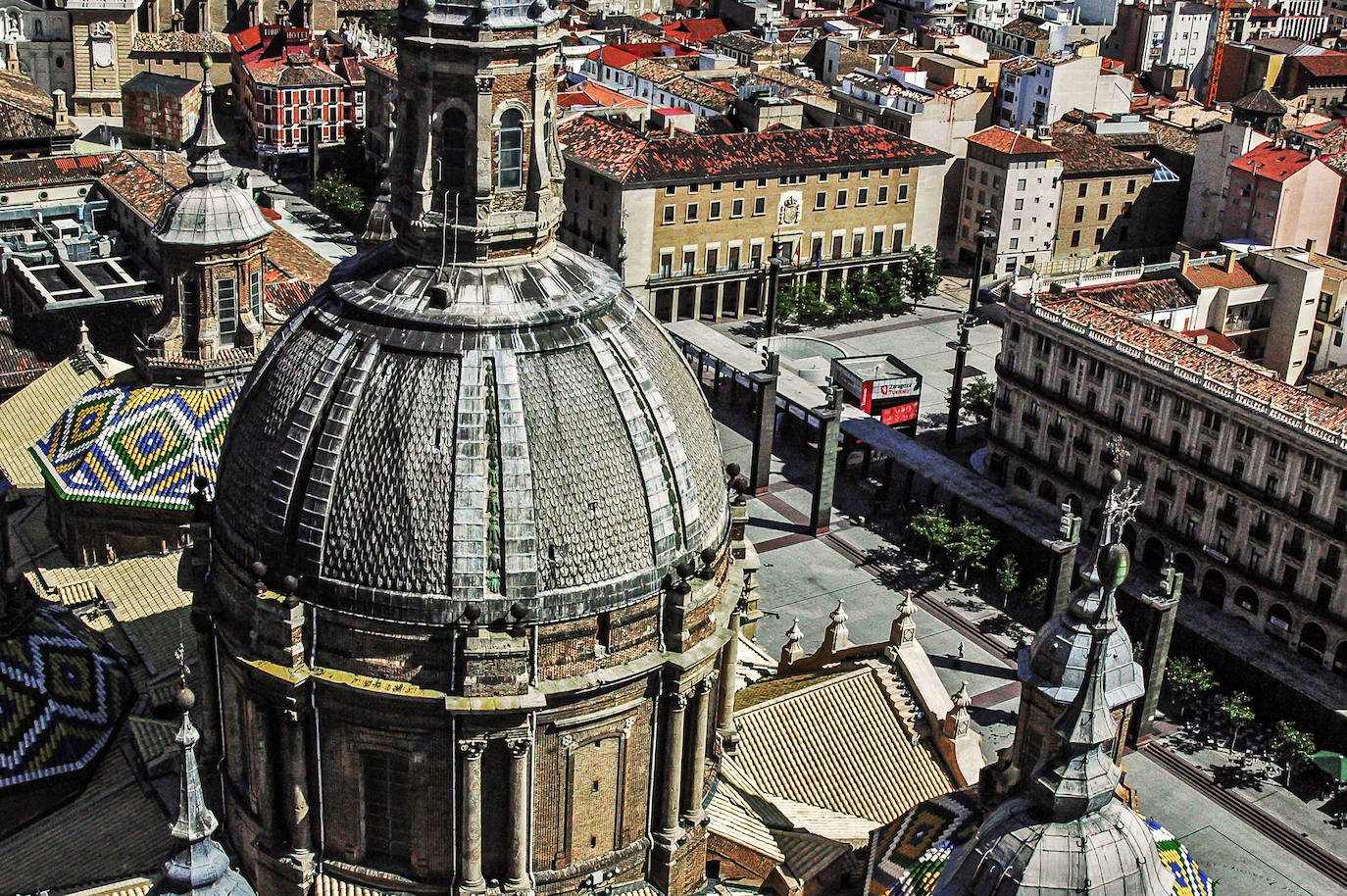 Estas son otras opciones interesantes que no pueden faltar entre tus posibles destinos para pasar el puente. La primera de ellas es Zaragoza (Aragón)