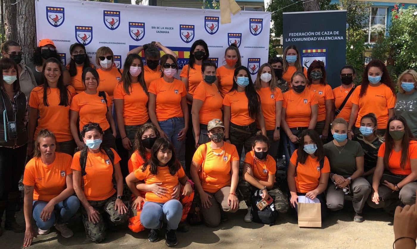 Afición. Las mujeres que asistieron al encuentro celebrado en Altura.