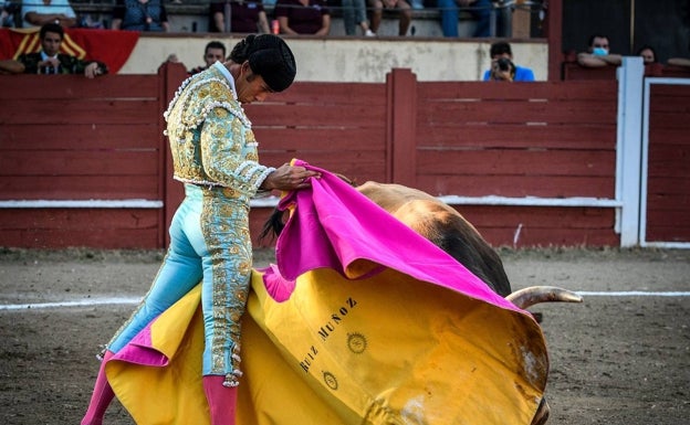 Sobrino nieto de Curro Romero, José Ruiz Muñoz se ha preparado a conciencia para la tarde del sábado. 