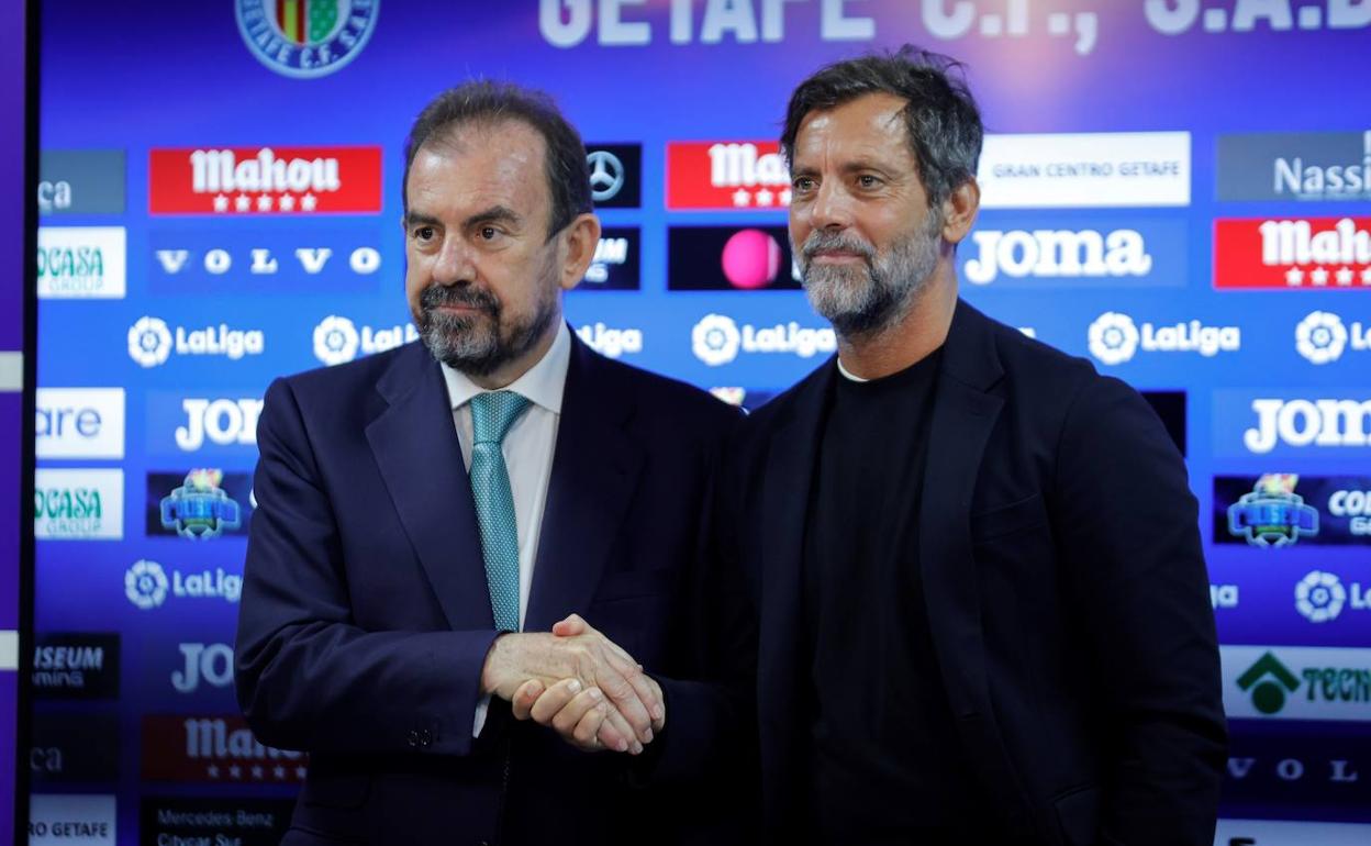 Ángel Torres y Quique Sánchez Flores se dan la mano en su presentación