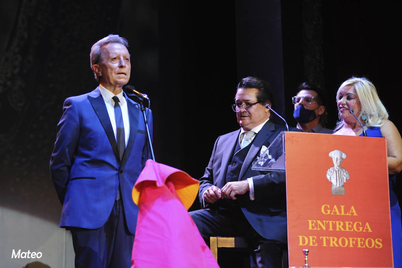 La gala de 'Toros con el Soro' celebrado este martes ha reunido a figuras del toreo y del espectáculo, así como aficionados, en el Teatro Olympia. Cayetano, Ortega Cano, Los del Río o Enrique Cerezo han sido algunos de los premiados. 