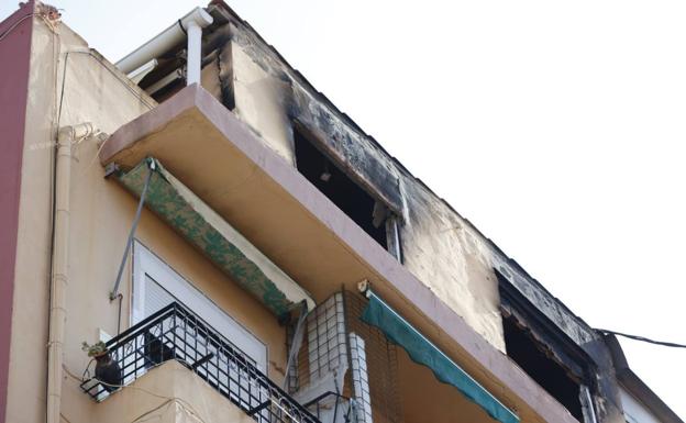 Una mujer muere y su hija resulta herida en el incendio de su vivienda en Valencia