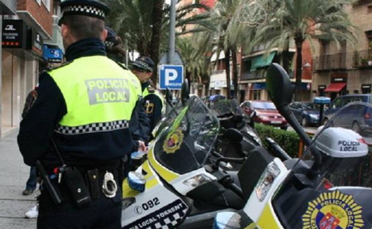 Torrent | La Policía Local de Torrent detiene a un joven que estafaba a taxistas tras huir sin pagarles la carrera