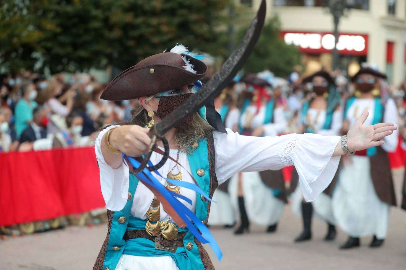 Fotos: Desfile de Moros y Cristianos con motivos del 9 d&#039;Octubre