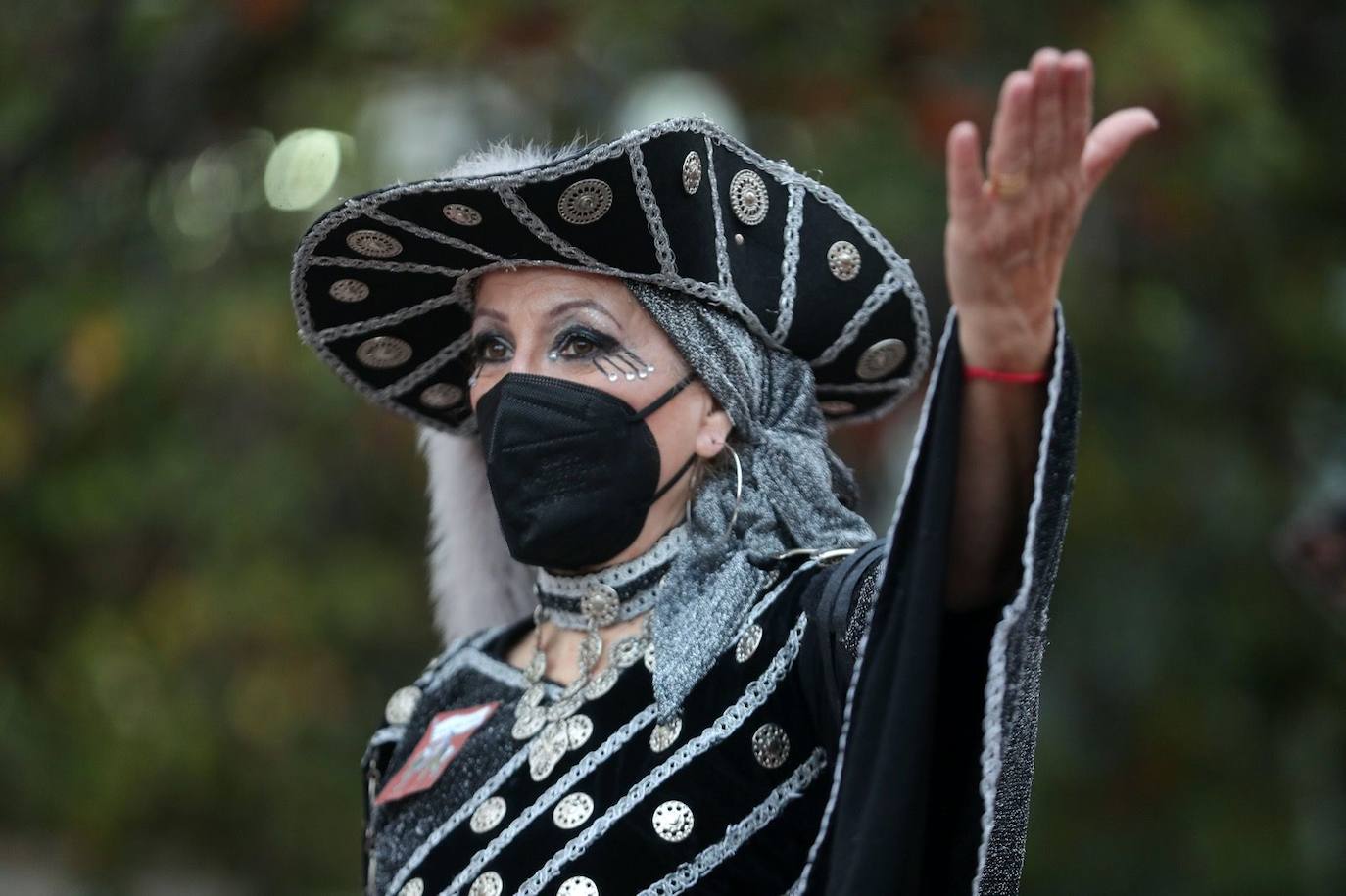 Fotos: Desfile de Moros y Cristianos con motivos del 9 d&#039;Octubre