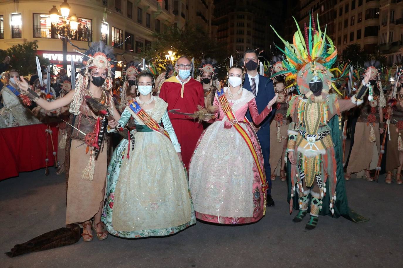 Fotos: Desfile de Moros y Cristianos con motivos del 9 d&#039;Octubre