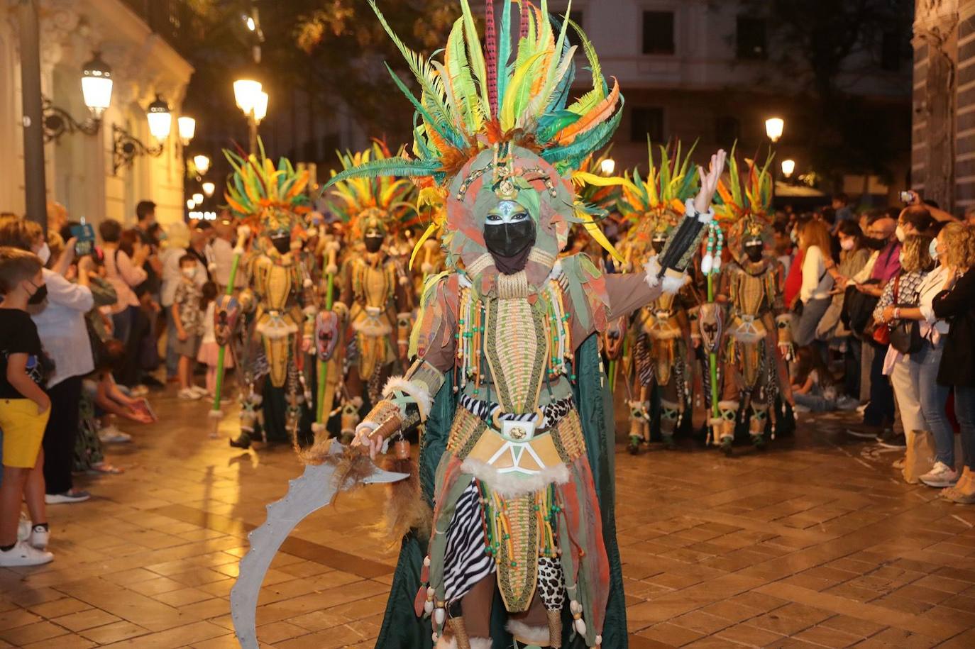 Fotos: Desfile de Moros y Cristianos con motivos del 9 d&#039;Octubre