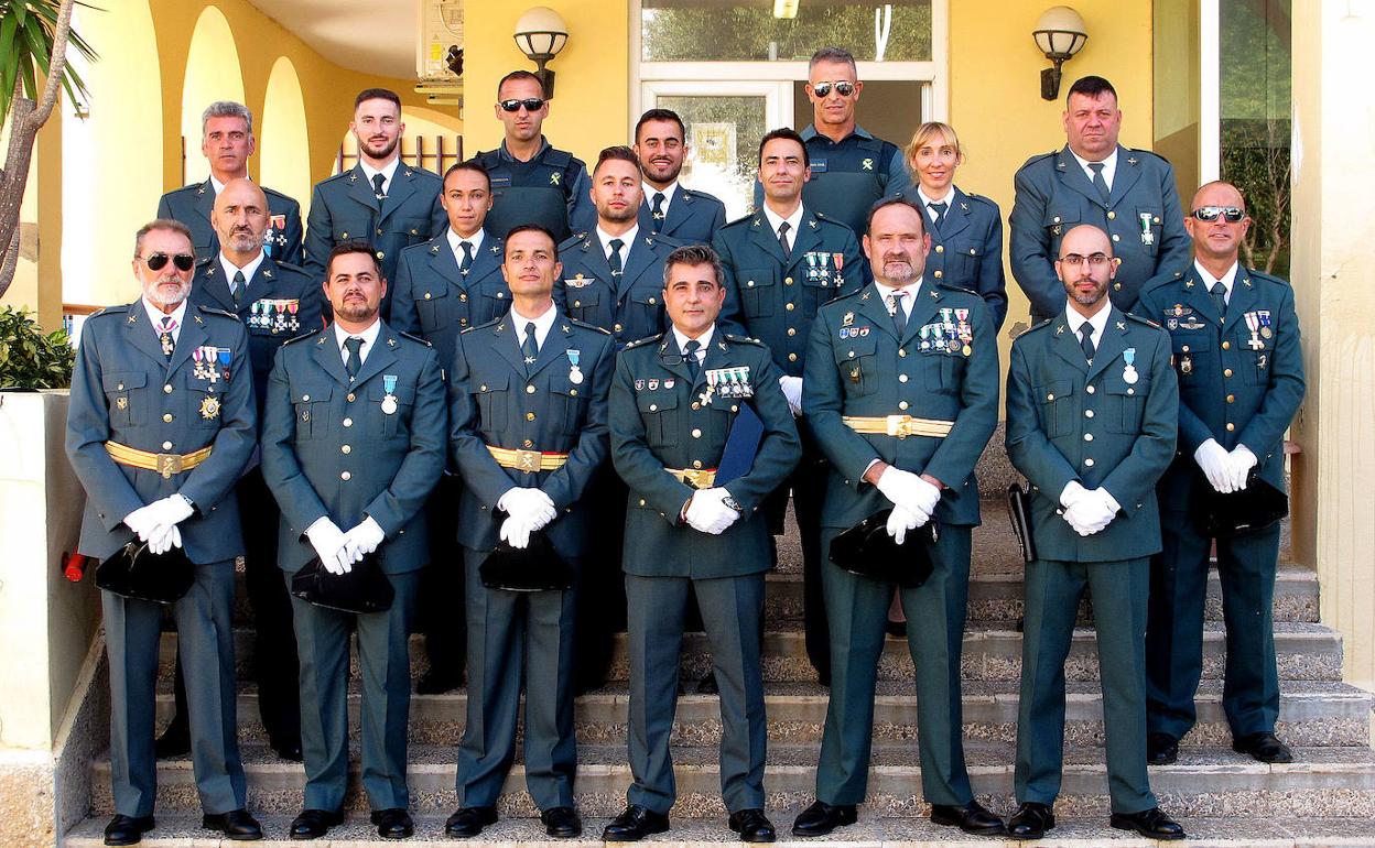 Foto de familia de los integrantes del cuartel de la Guardia Civil de Xàbia. 