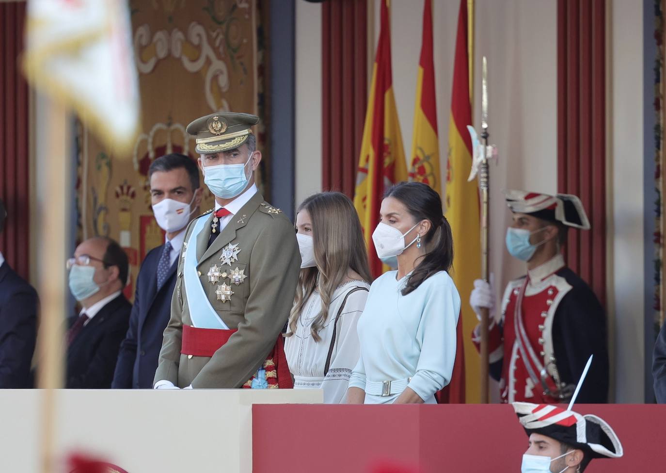 Fotos: Desfile militar por el Día de la Hispanidad 2021, en imágenes