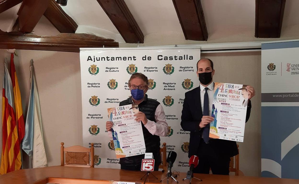El alcalde de Castalla (izda) y el edil de Cultura durante la presentación de la Fira de la Fantasia. 