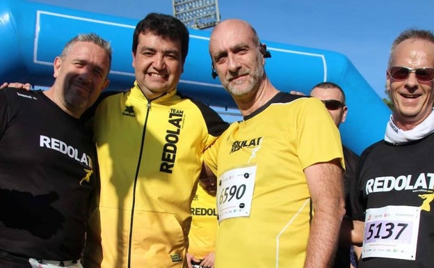 José Antonio Redolat, junto a Coloma y otros miembros de su equipo antes de una prueba. 