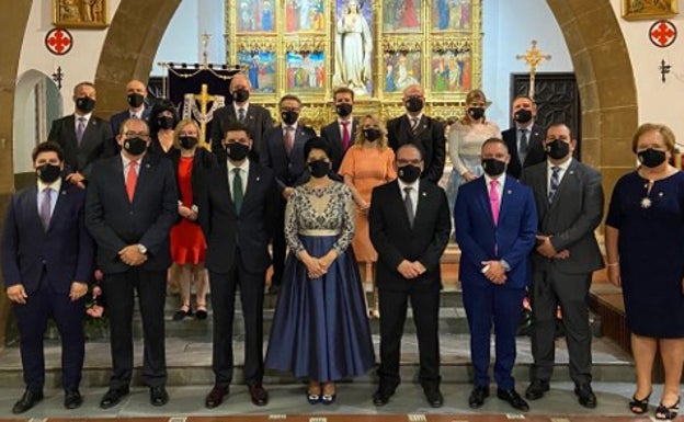 Imagen principal - Presentación de Mari Carmen Sarrió como Madrina de la Semana Santa de Gandia