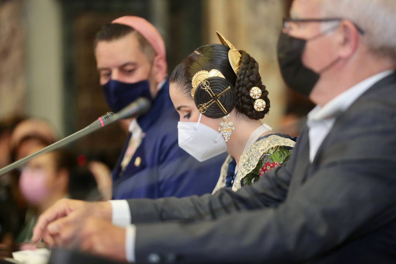 Carmen Martín y Nerea Lópz ya son oficialmente las falleras mayores de Valencia 2022. Las máximas representantes de las fiestas josefinas han acudido al Ayuntamiento de Valencia en su primer acto como reinas de las próximas Fallas, este jueves por la tarde.