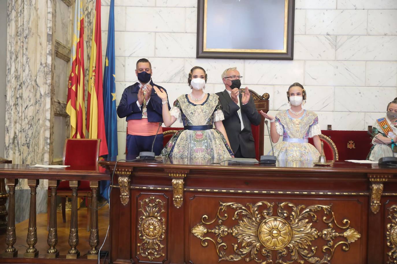 Carmen Martín y Nerea Lópz ya son oficialmente las falleras mayores de Valencia 2022. Las máximas representantes de las fiestas josefinas han acudido al Ayuntamiento de Valencia en su primer acto como reinas de las próximas Fallas, este jueves por la tarde.