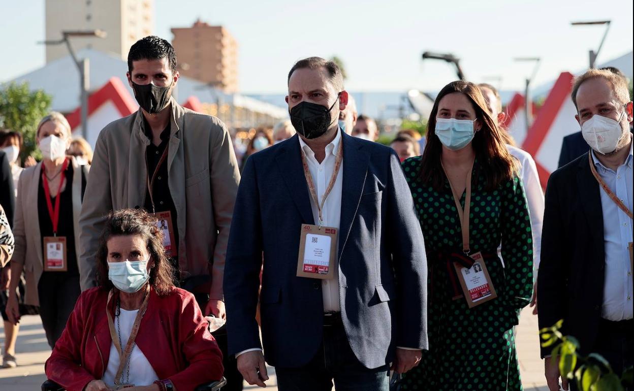 Ábalos, a su llegada al congreso. 