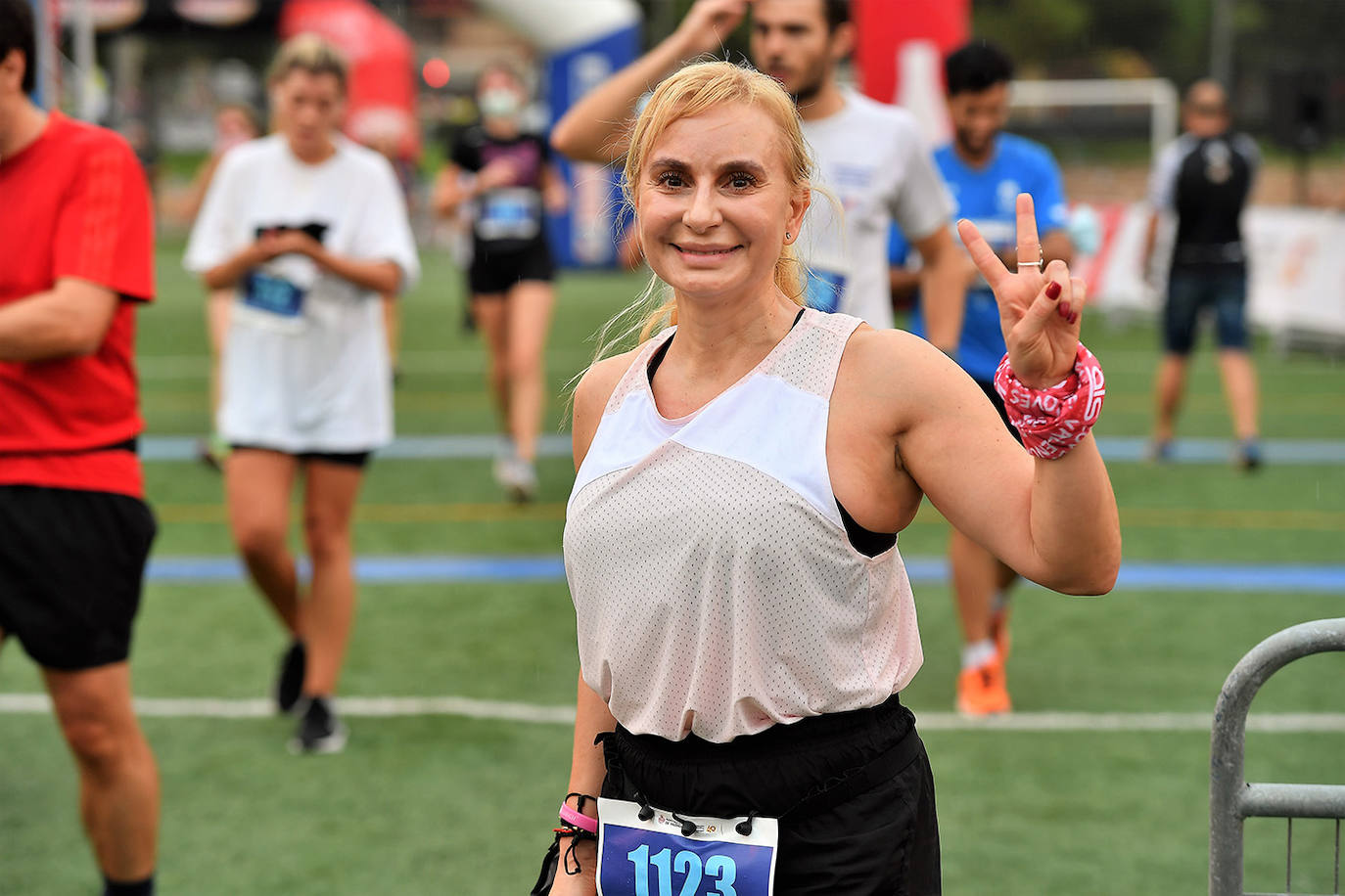 Este domingo, 1.500 corredores se han lanzado a las calles de Valencia para disputar la prueba de la Carrera Universitat de València, que alcanza en 2021 su novena edición. Los participantes han recorrido 5. 570 metros. 