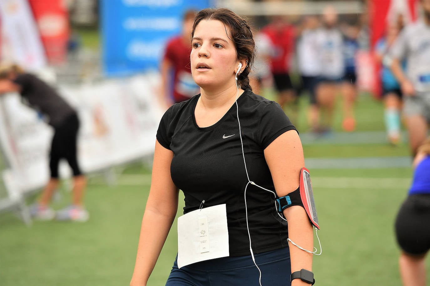 Este domingo, 1.500 corredores se han lanzado a las calles de Valencia para disputar la prueba de la Carrera Universitat de València, que alcanza en 2021 su novena edición. Los participantes han recorrido 5. 570 metros. 