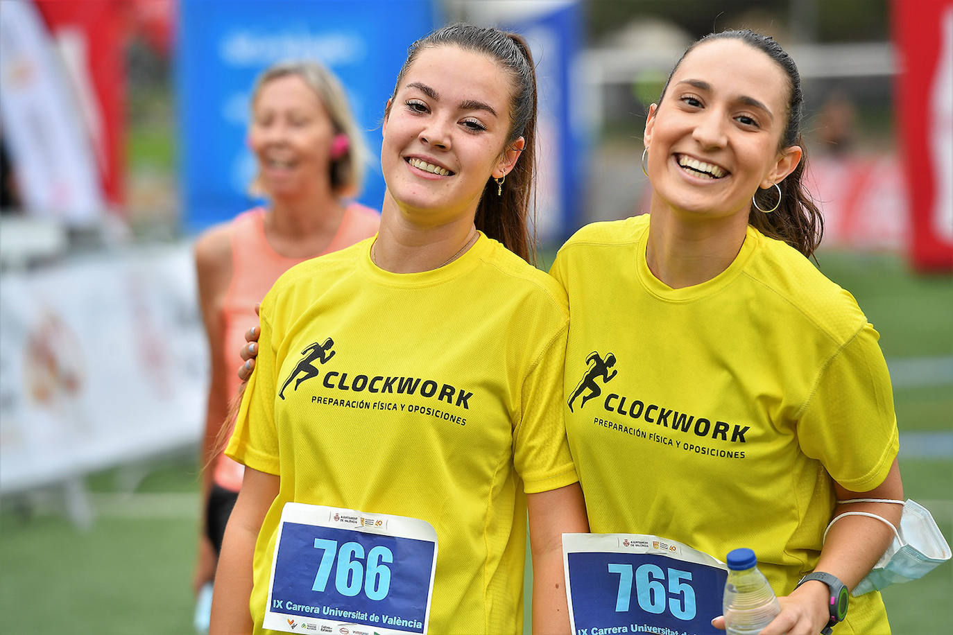 Este domingo, 1.500 corredores se han lanzado a las calles de Valencia para disputar la prueba de la Carrera Universitat de València, que alcanza en 2021 su novena edición. Los participantes han recorrido 5. 570 metros. 