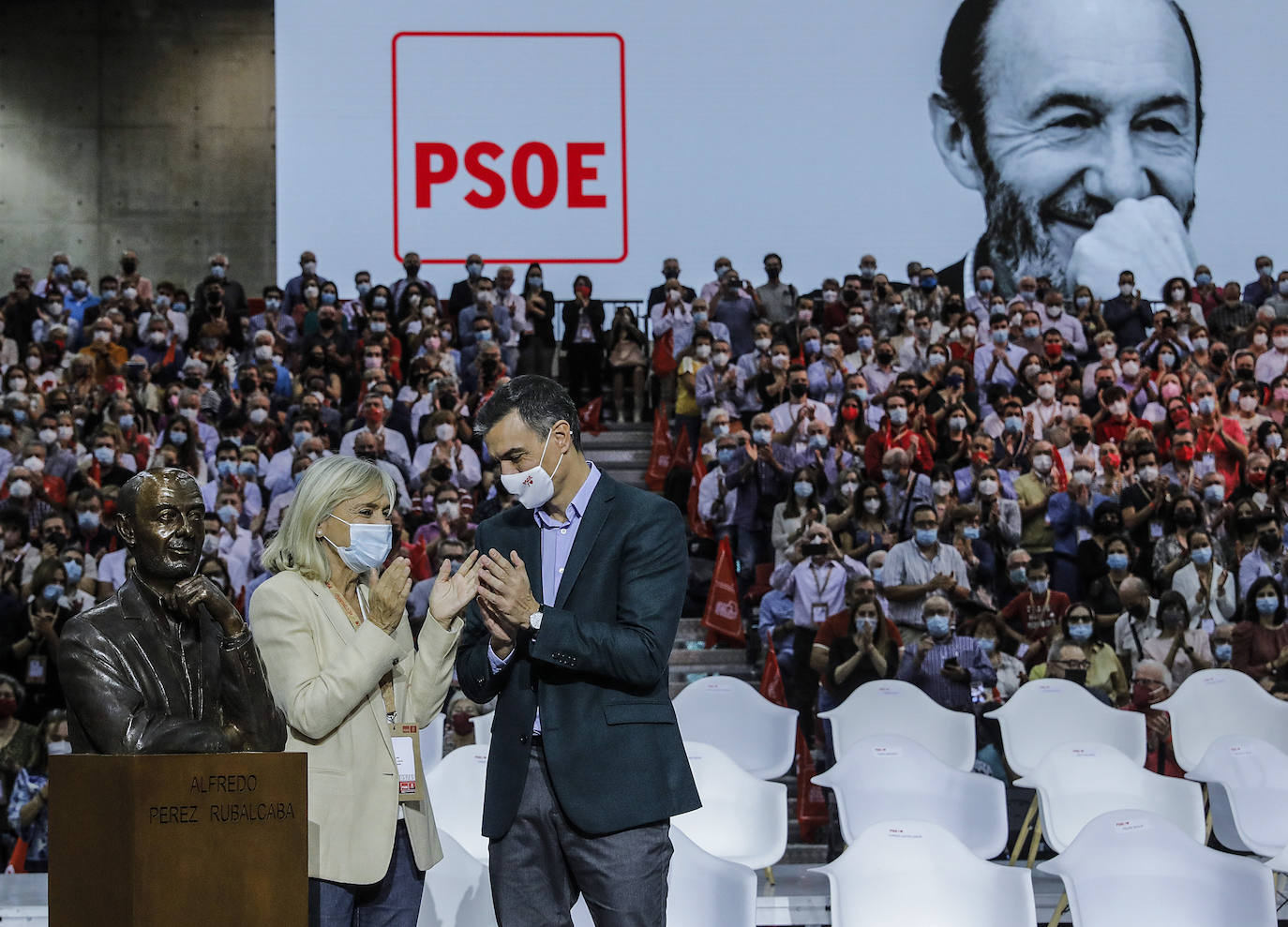 Este domingo se celebra la jornada de clausura del 40 congreso del PSOE. El broche final al cónclave lo pone el líder del PSOE, Pedro Sánchez, con su primer discurso como reelegido secretario general. 