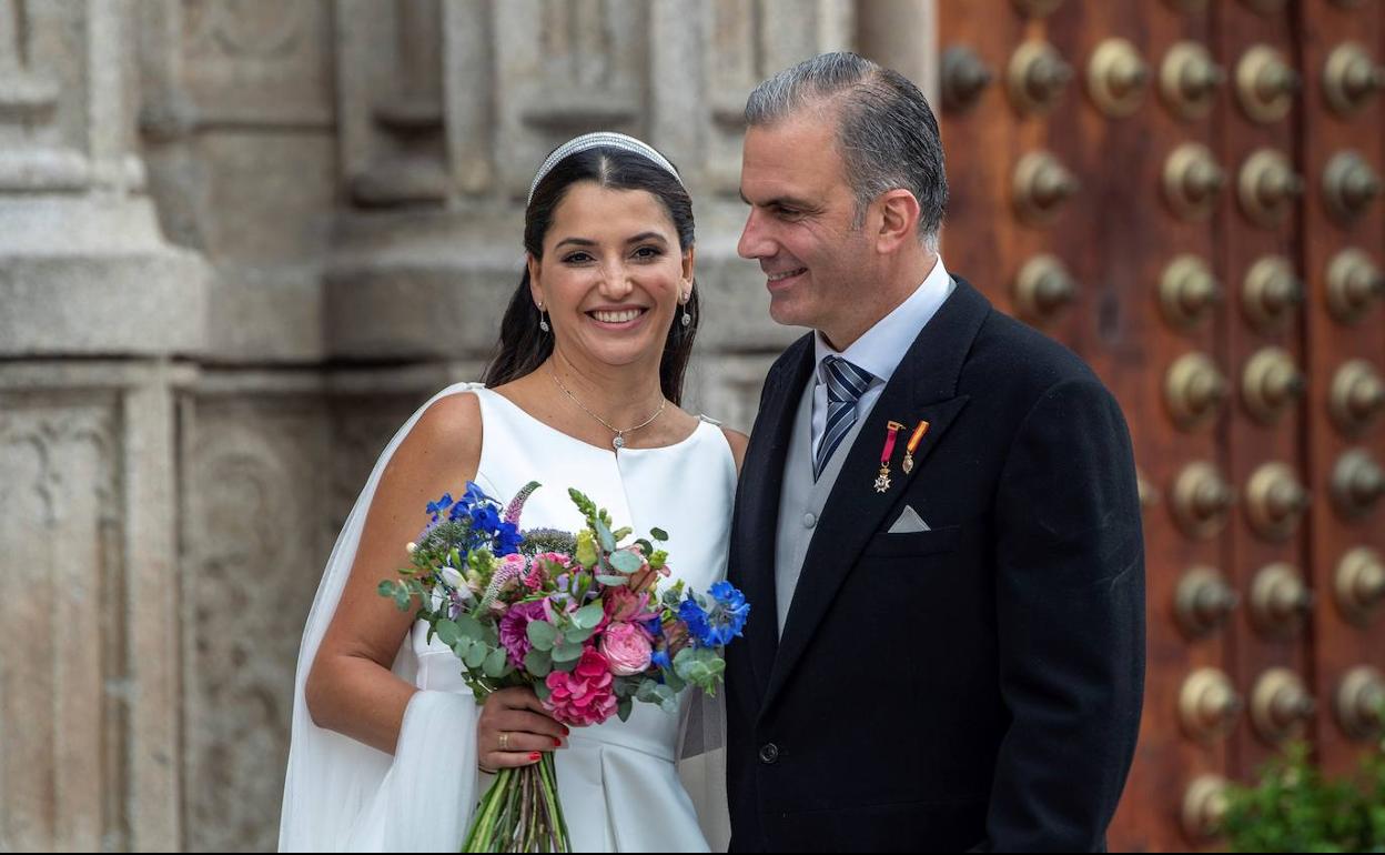 Paulina Sánchez del Río Nájera y Javier Ortega Smith. 