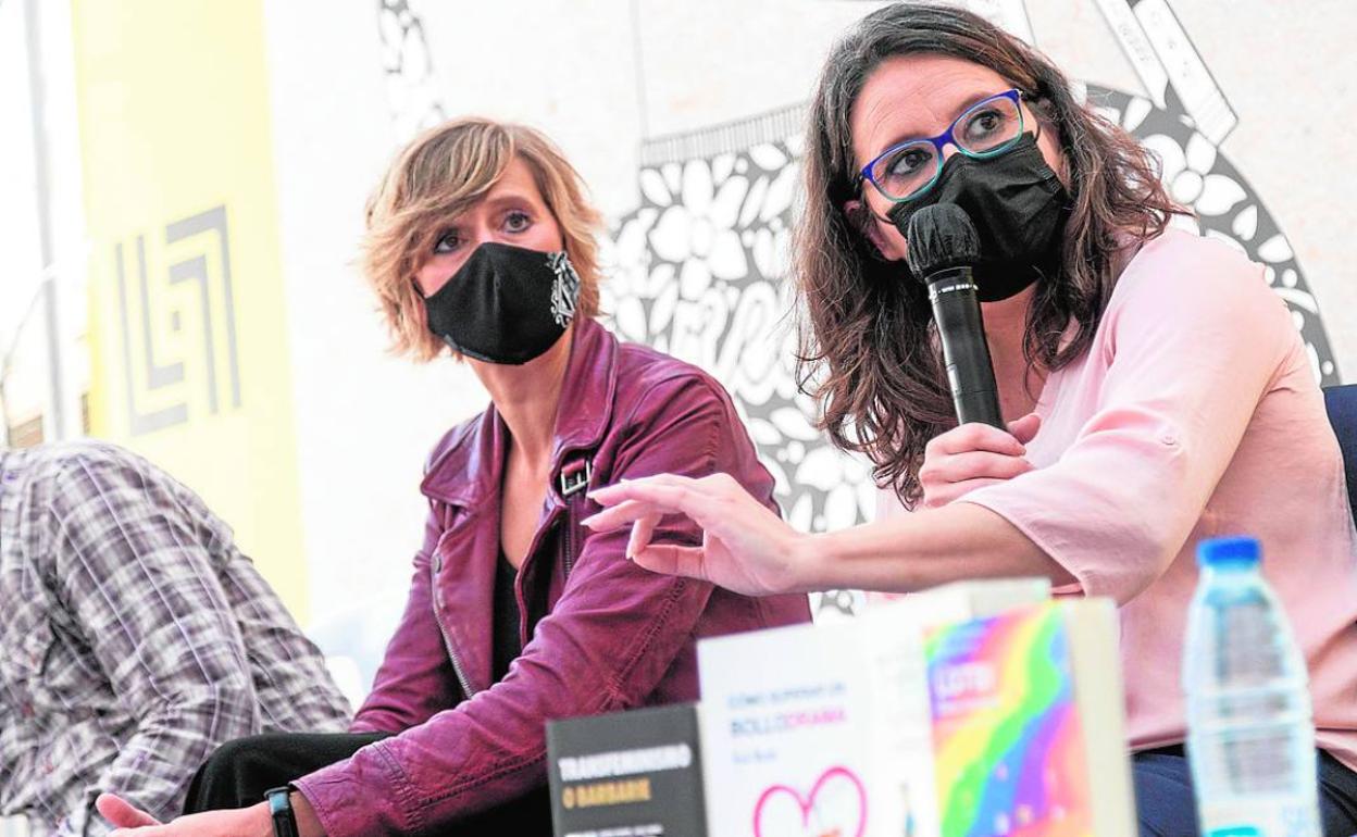 Verónica Ruiz y Mónica Oltra en la rueda de prensa organizada ayer. 