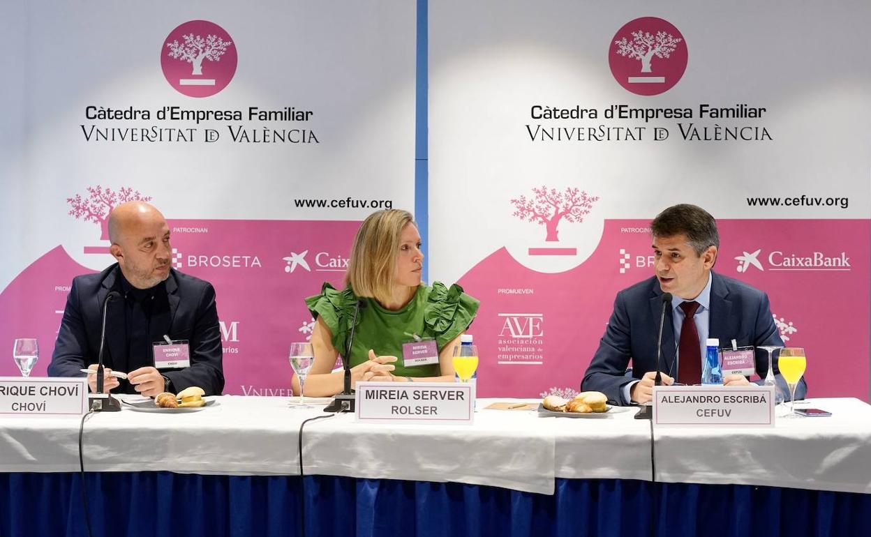 Enrique Choví, director general de Choví, y Mireia Server, CEO de Rolser, en la tertulia. 